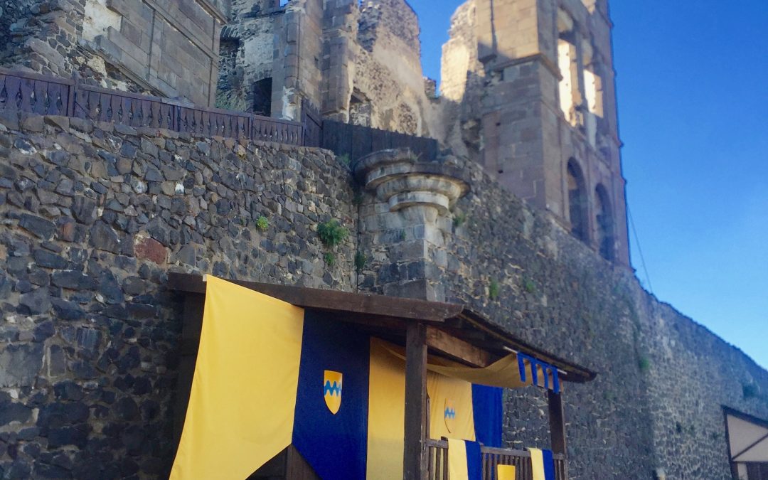 Cellier médiéval et lice de combat – Château de Murol